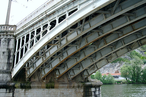 Cahors ~ Eisenbahnbrücke über den Lot ~ Detail der Verstrebungen
