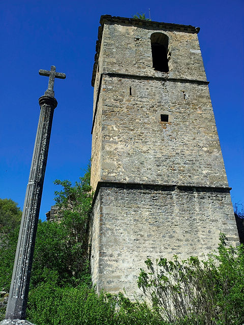 Kirchturm und Kreuz