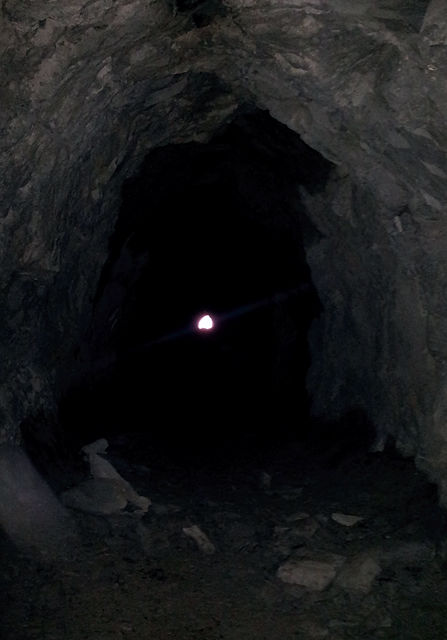 finster ists, aber Licht am Ende des Tunnels ~ da wo man herkam ;)