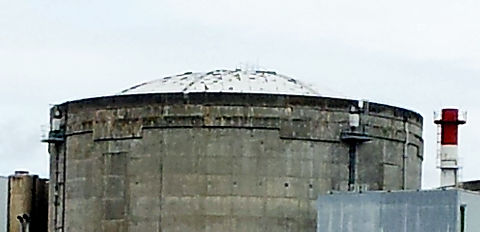 KKW Fessenheim ~ sich ablösende Beschichtung auf dem Reaktordach