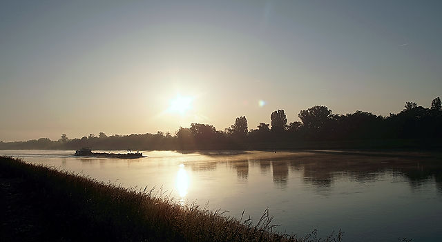 Sonnenaufgang am Rhein