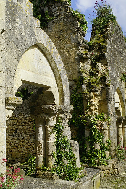 Saint Nicolas ~ zum Teil Ruine