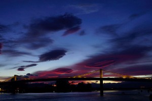 * Abendhimmel über der Brücke zwischen Deltebre und St.Jaume *