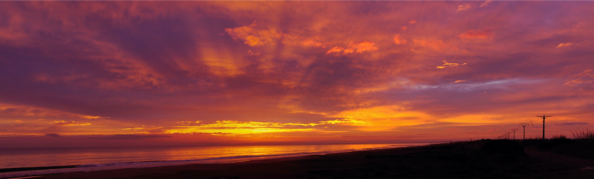 Morgen, heute ~ vor Sonnenaufgang, der Himmel über dem Meer