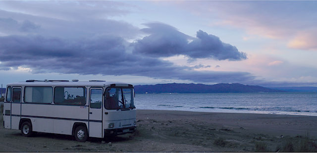 gestern abend ~ der alte Herr Magirus am Strand