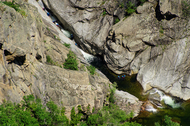 les gorges du Chassezac ~ ganz tief unten: Canyoning