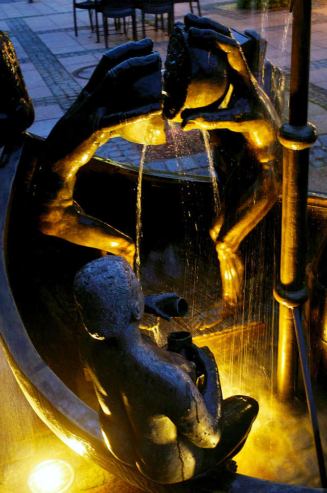 Narrenbrunnen in Neuenburg ~ Detail
