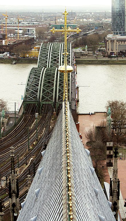 Achse Kölner Dom ~ Hohenzollernbrücke ~ Quelle Wikipedia