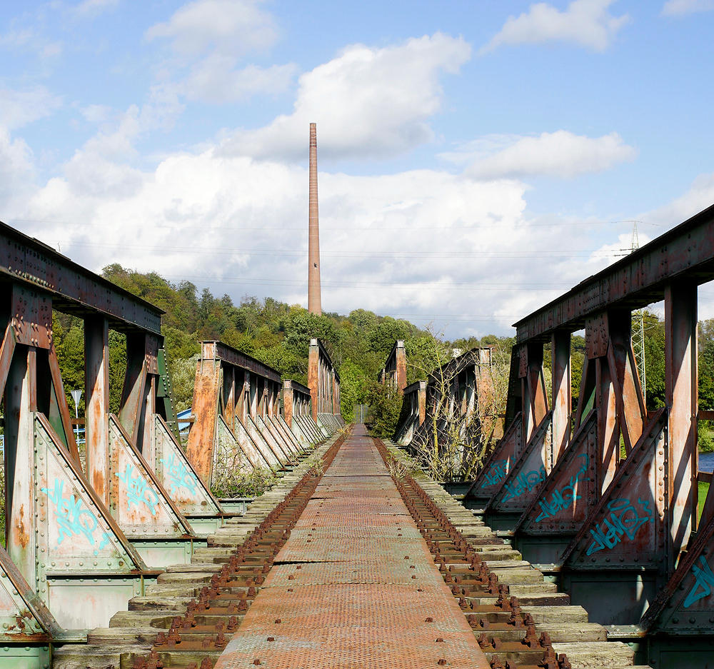 stillgelegte Bahnbrücke über die Ruhr bei Dahlhausen ~ die Schienen sind abmontiert