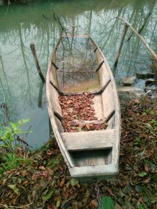traditioneller Fischerkahn aus Holzplankenn gearbeitet